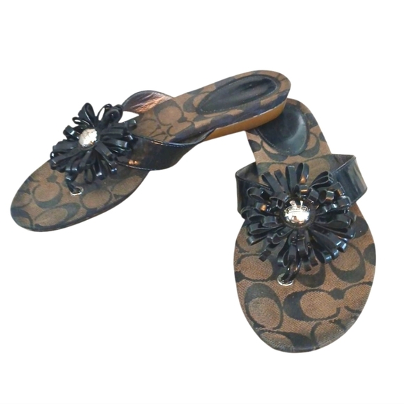 Coach Suki Black Daisy Patent Leather Thong Sandal  Monofeanned Sandals 7.5-8 - Picture 1 of 13